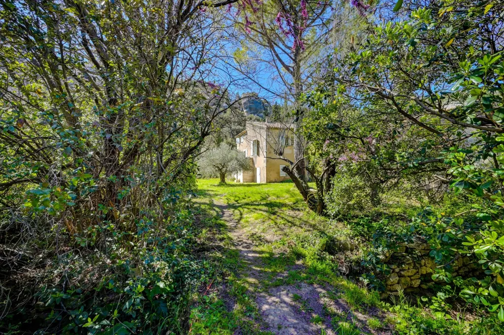 Garden - Charming Property with Pool in Baux de Provence