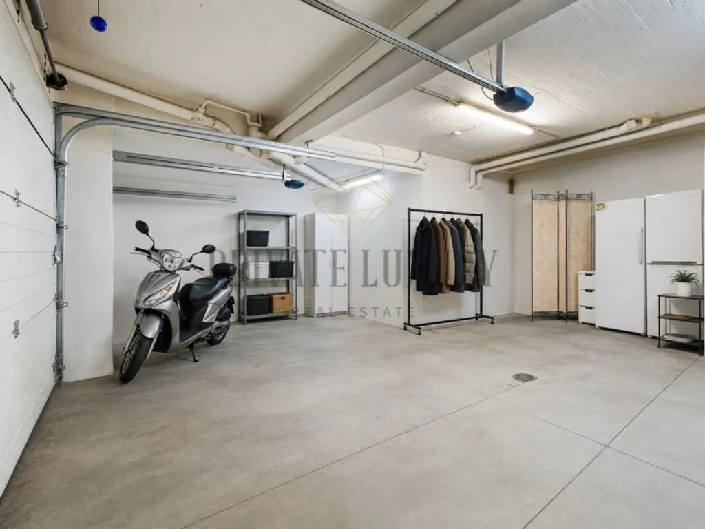 Garage - Luxury Semidetached House with Pool in Cascais