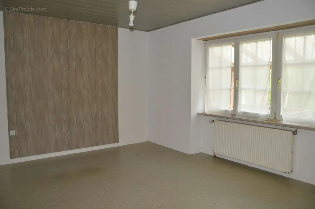 Pièces - Immeuble de 3 Logements avec Balcon à Soucht