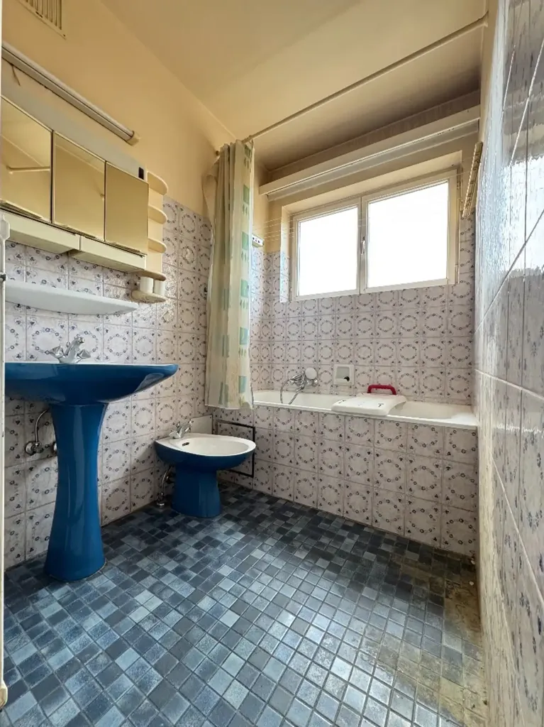 Salles de bain - Appartement avec Terrasse Panoramique à Anderlecht