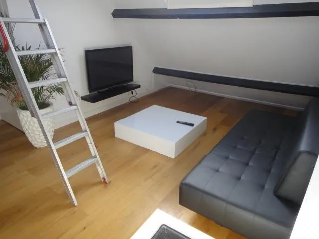 Elutuba - Compact Apartment with Garden Access in Eindhoven
