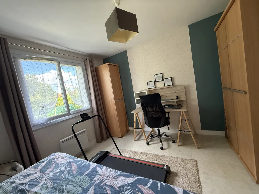 Chambres - Maison de Plain-Pied avec Jardin et Garage