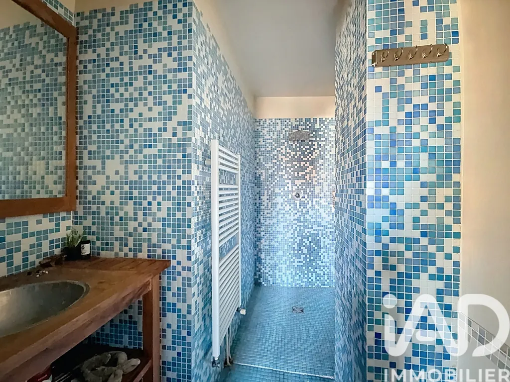 Salles de bain - Villa de Luxe avec Cour Pavée à Wissous