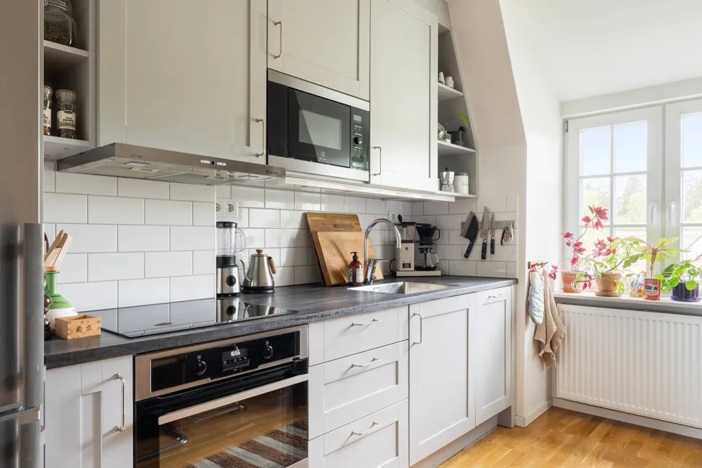 Cuisine - Charming Two-Bedroom Apartment with Fireplace in Enskede