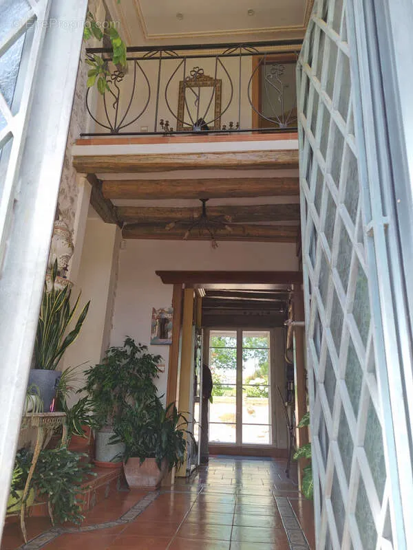 Esik - Large Property with Garden in Bruyères-le-Châtel