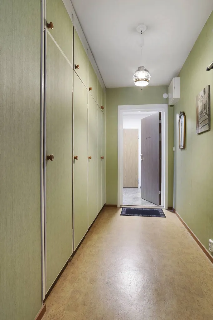 hallway_entrance