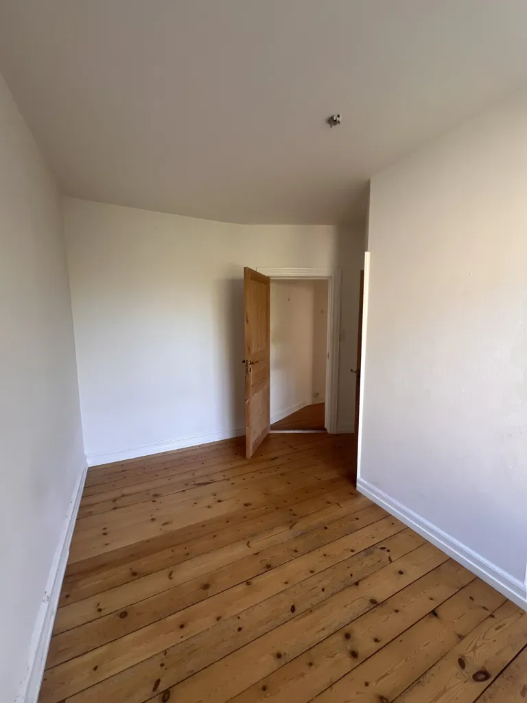 Pièces - 3-Room Apartment with Terrace in Central Location