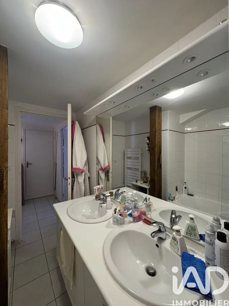 Salles de bain - Appartement Rez-de-Chaussée avec Terrasse à Proximité des Commerces
