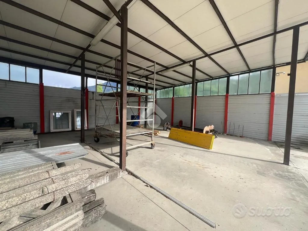 2-room commercial property in IT
