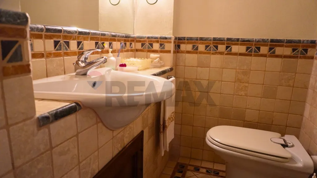 Salles de bain - Historic Villa with Panoramic Terrace in Lastra a Signa