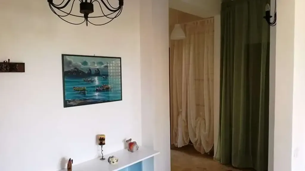 hallway_entrance