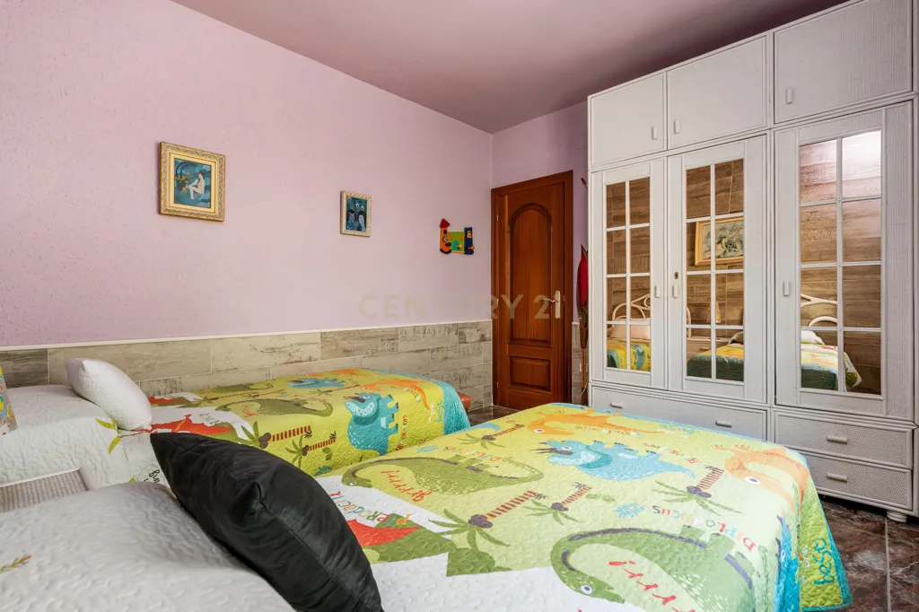 Bedrooms - Independent House with Montserrat Views in Abrera
