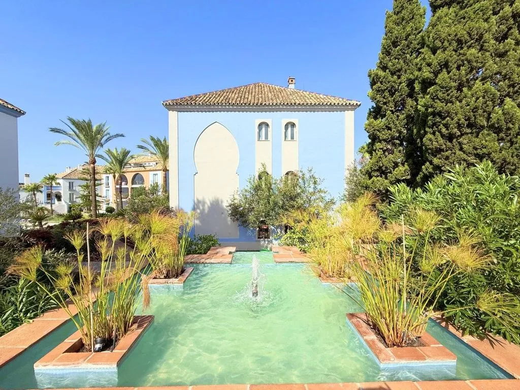 Aed - Beachfront Flat with Private Garden in Casares