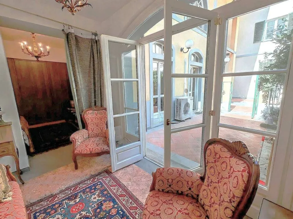 Esik - Renovated Flat with Private Garden in Lucca