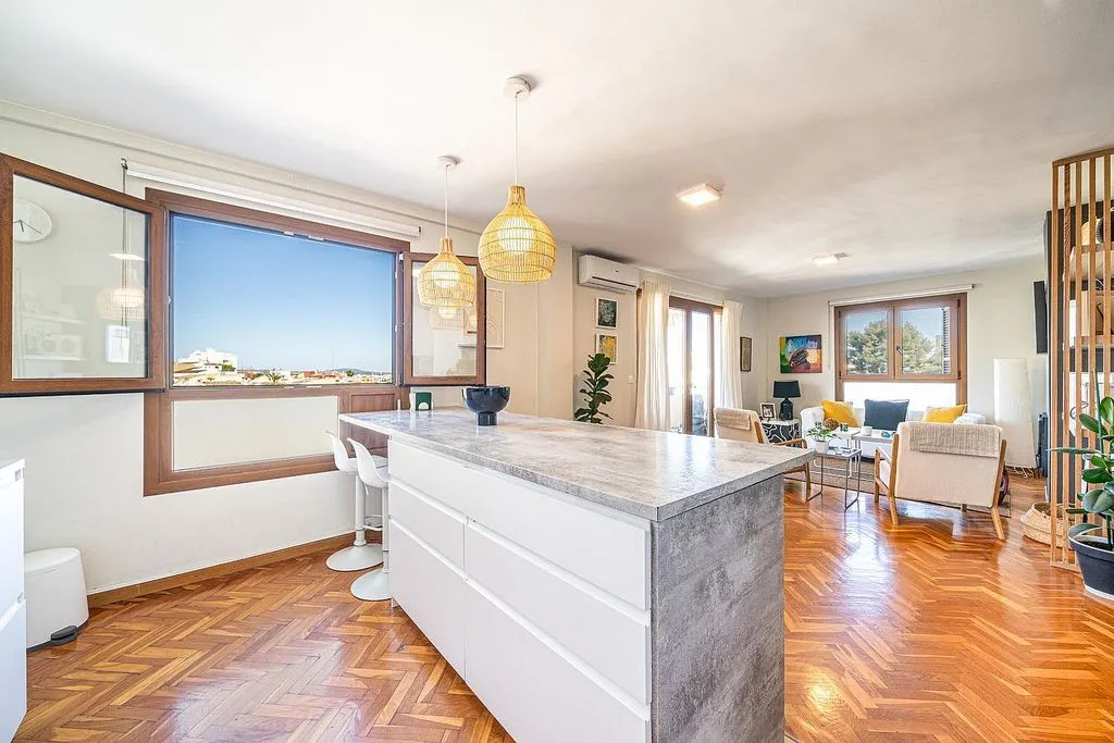 Köök - Renovated Apartment with Balcony in La Bonanova