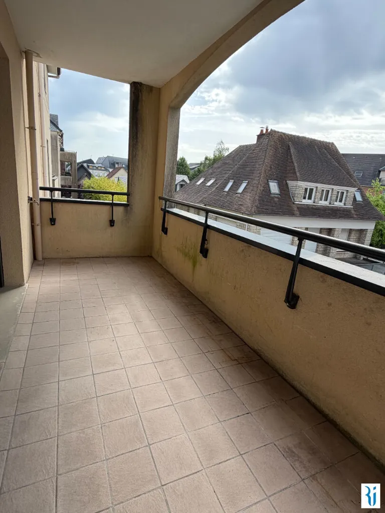 Balcony - Flat with Balcony in Le Mesnil Esnard