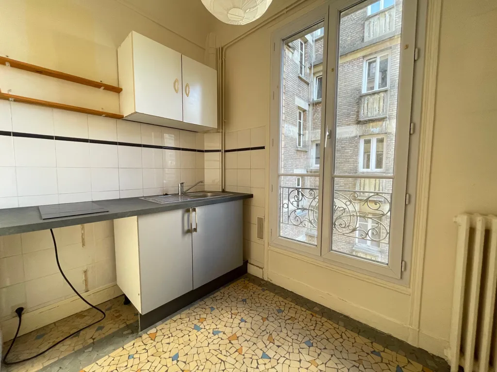 Köök - Studio with Courtyard View in Paris 18ème