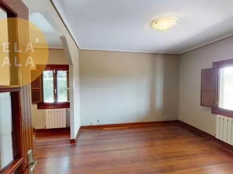 Elutuba - Chalet with Extensive Land in Getxo
