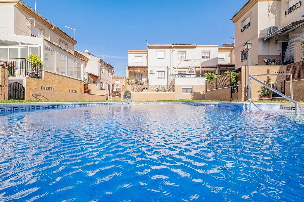 Bassein - Semi-detached House with Pool on Avenida de Andalucía