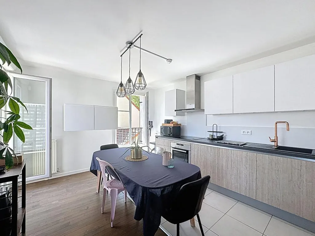 Cuisine - Appartement 3 Pièces avec Balcon au Dernier Étage à la Lisière de la Forêt