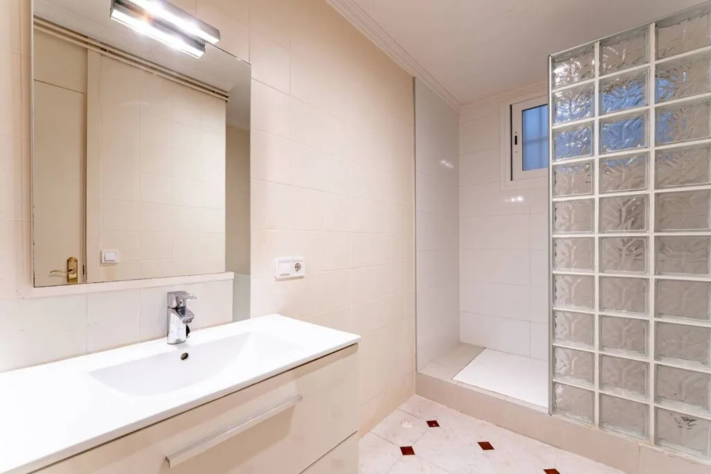 Vannitoad - Seafront Apartment with Balcony in Magaluf