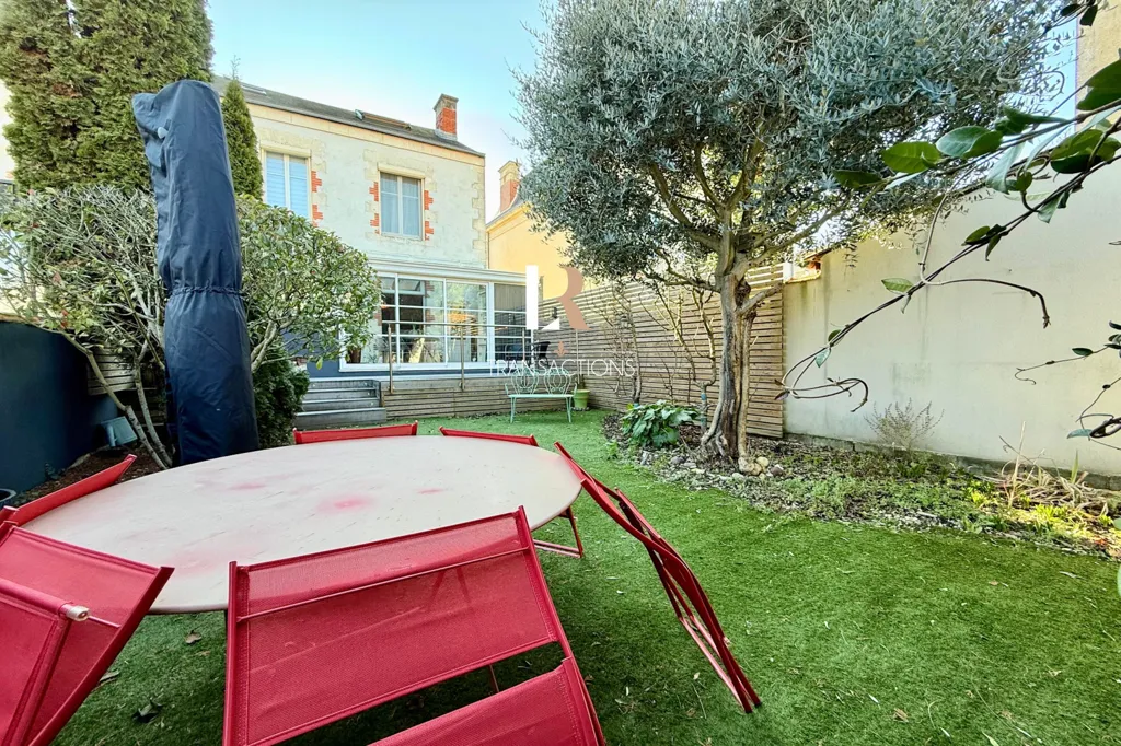 Character House with Jacuzzi in La Rochelle