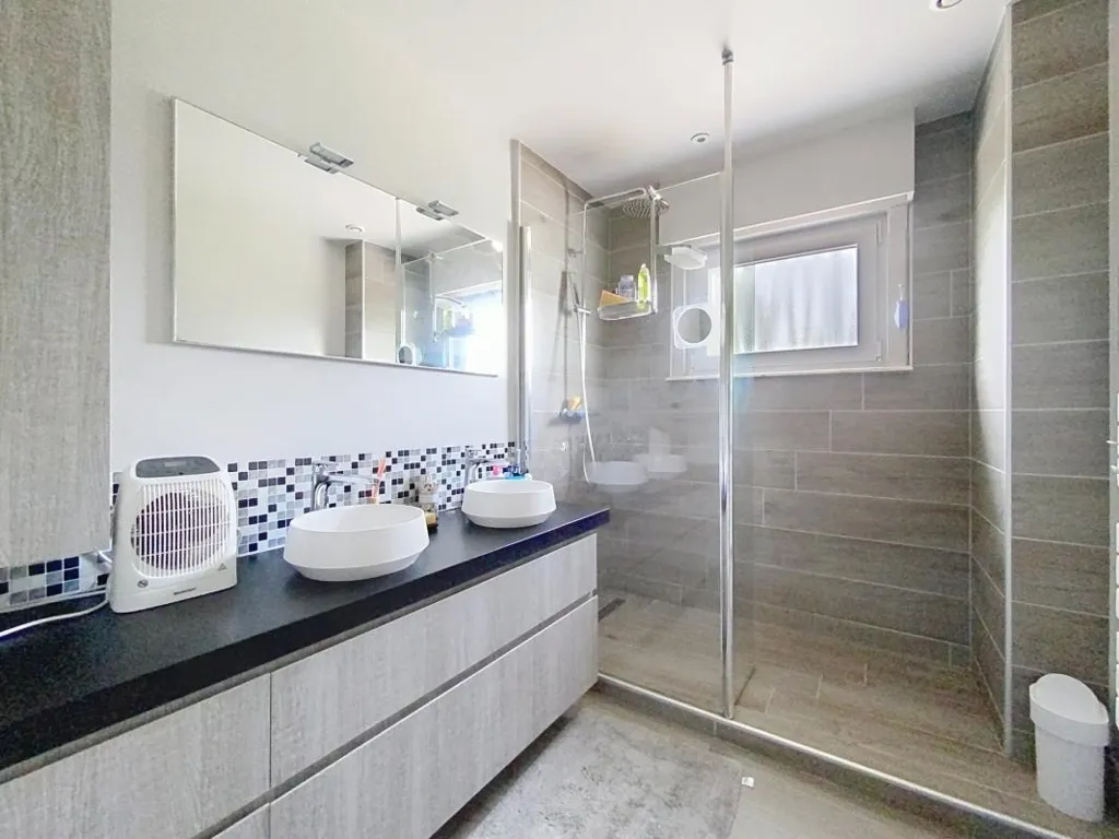 Vannitoad - Semi-detached Villa with Garage in Exceptional Setting