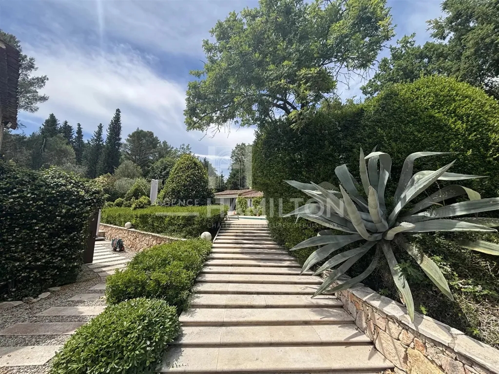 Jardin - Villa Luxueuse avec Piscine à Châteauneuf-Grasse