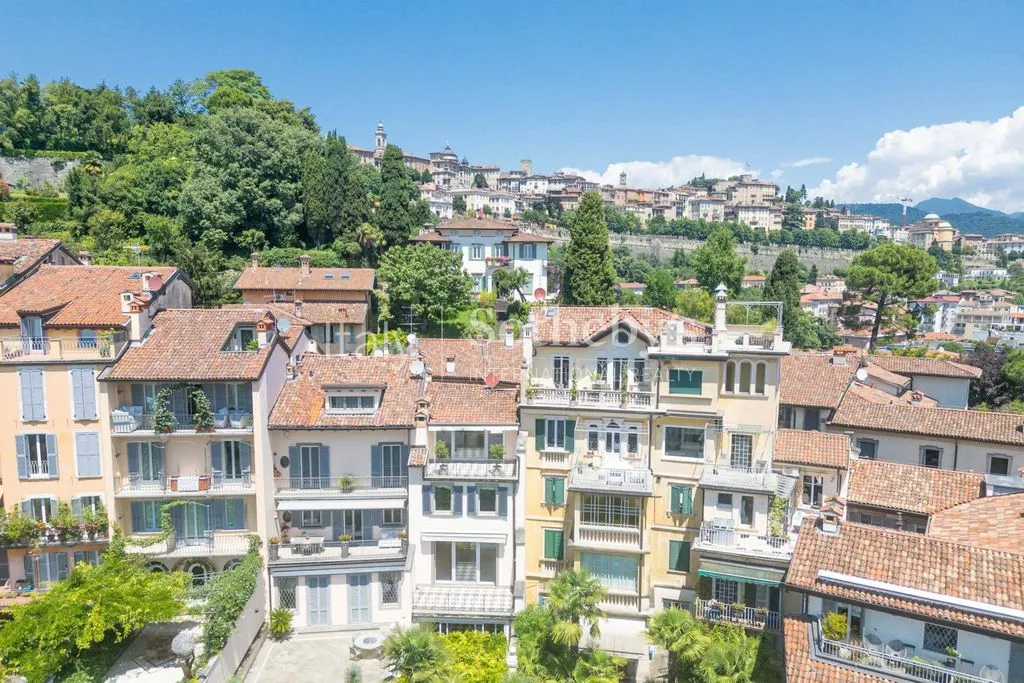 Õhuvaade - Detached House with Green Views in Bergamo