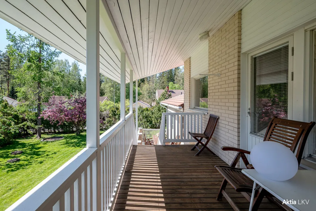 Balcone - Detached House with Pool in Ravals, Kirkkonummi
