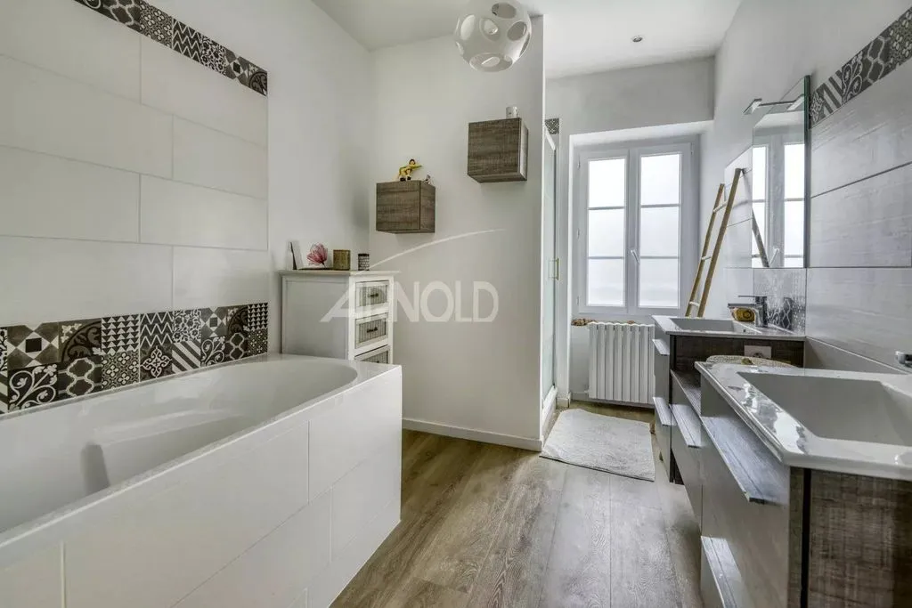 Bathrooms - Luxury House with Garden in Vertou