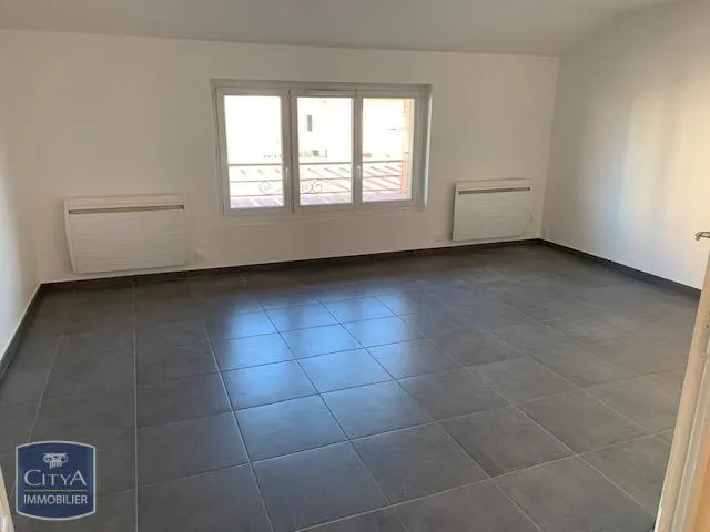 Rooms - 4-Piece Flat with Private Courtyard in Loyettes