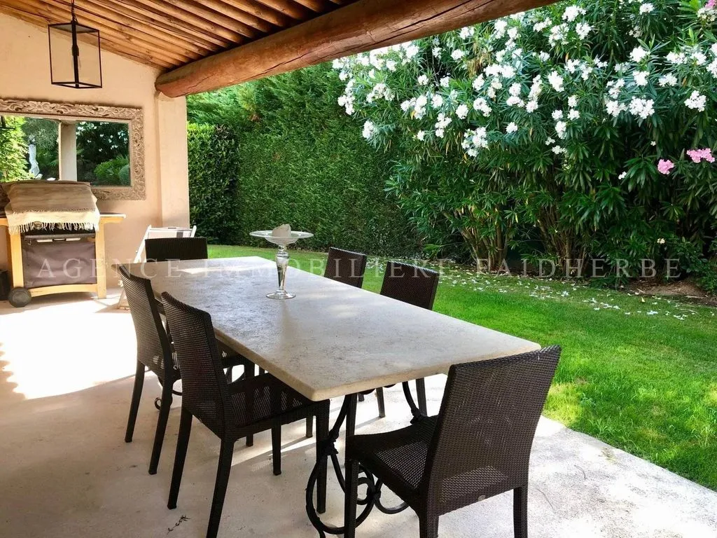 Terrasse - Villa de Luxe avec Piscine à Saint-Tropez