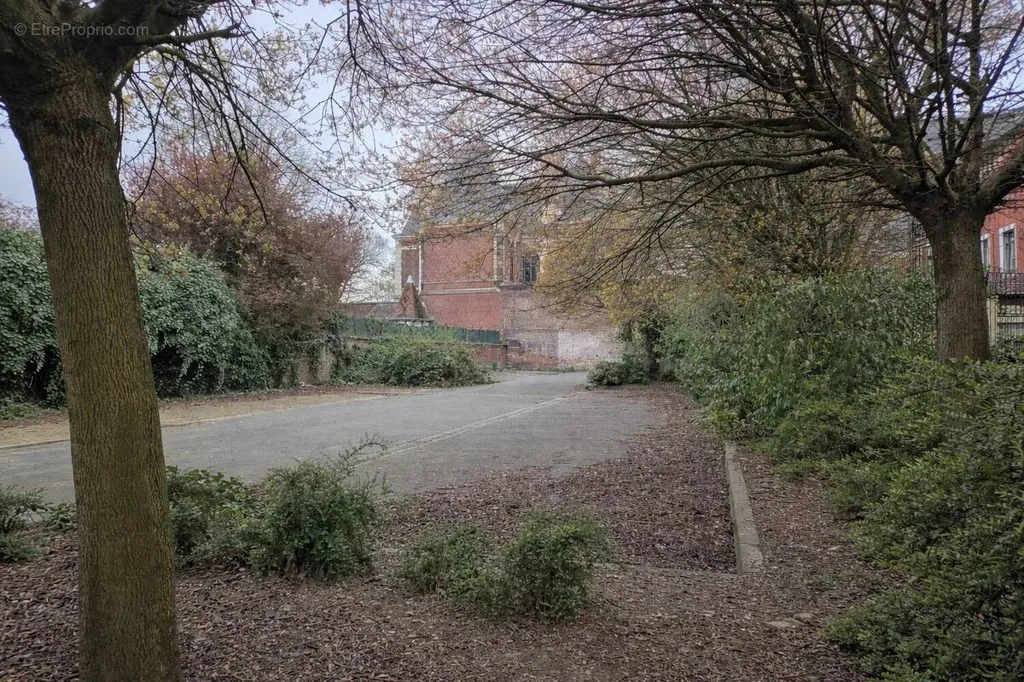 Terrain avec 27 Places de Parking à Roubaix