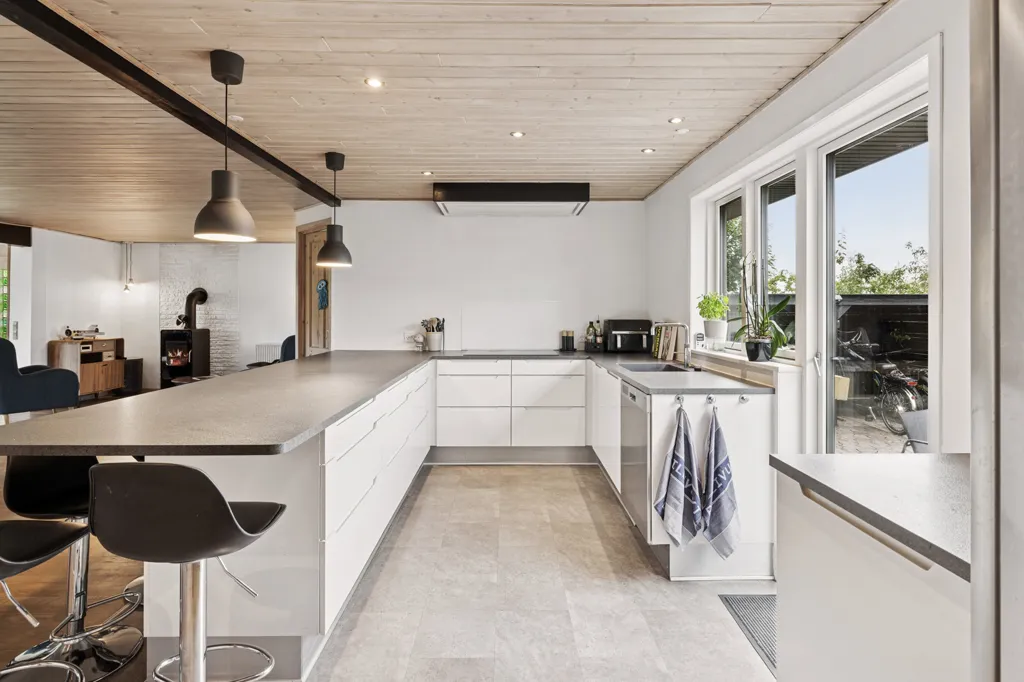 Kitchen - Maintained Family Villa in Viborg