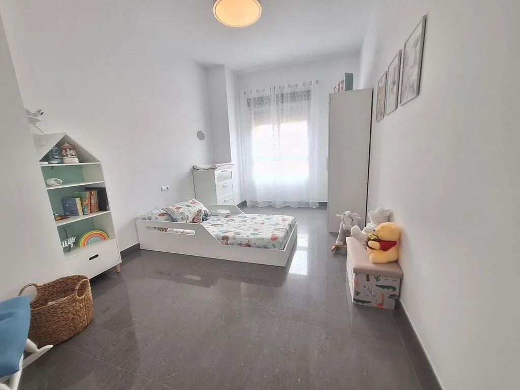 Magamistoad - Spacious Corner House with Terraces in Alginet