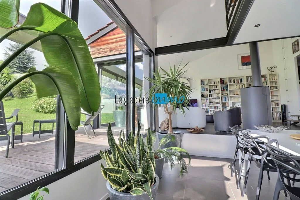 Salle à manger - Maison Contemporaine avec Vue Panoramique à Chanonat