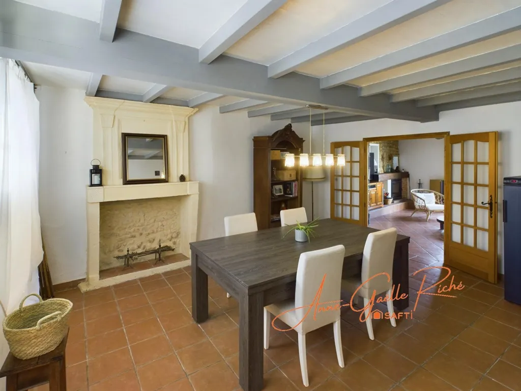 Salle à manger - Maison Charentaise avec Gîte et Piscine à Semoussac