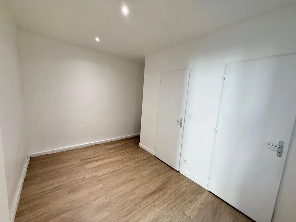 Rooms - Fully Renovated 2-Bed Flat in Soleil District