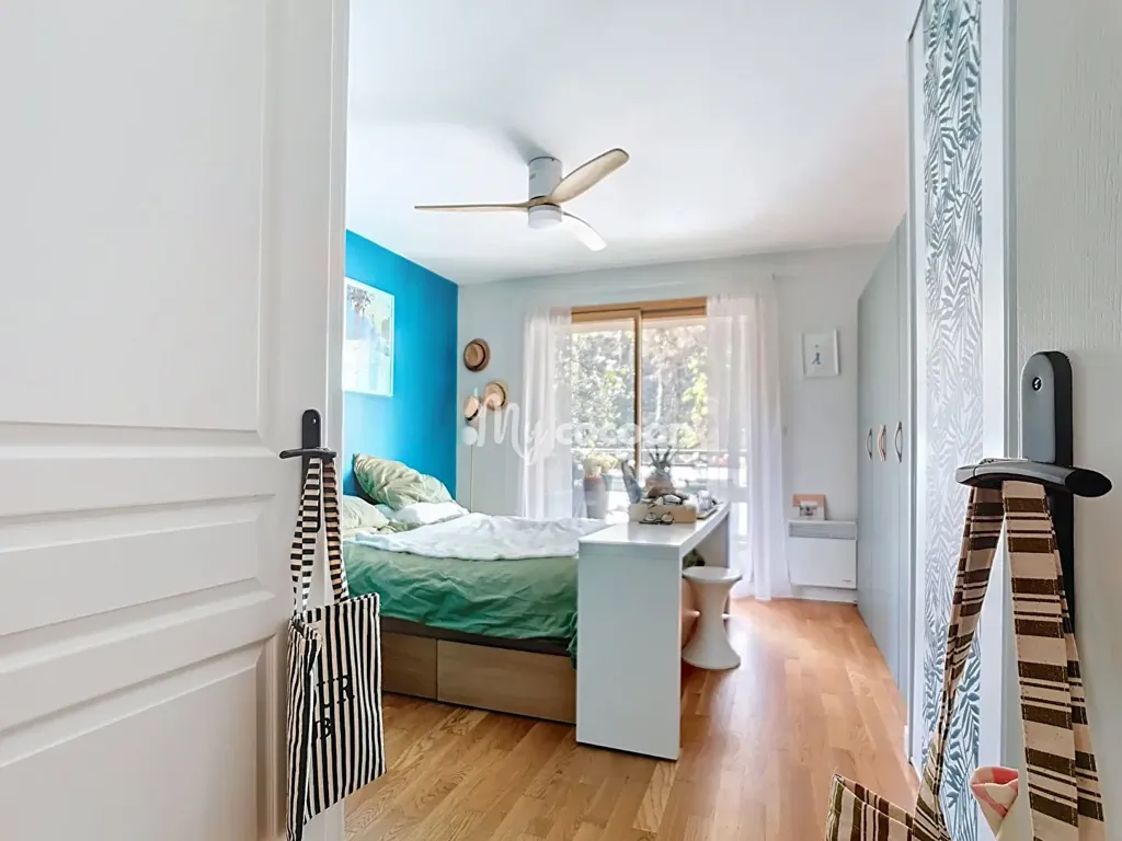 Bedrooms - Apartment with Balcony and Pool in Lyon 5