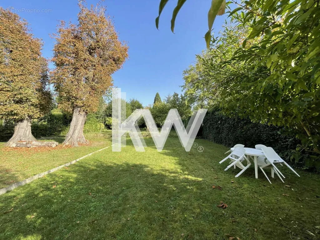 Aed - Mansard-Style House with Garden in Montmorency