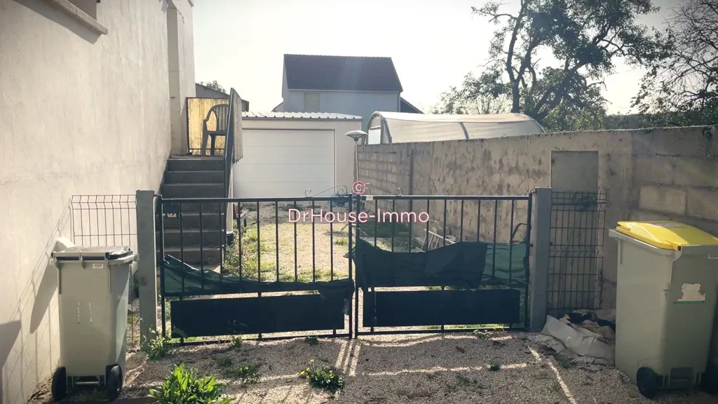 Jardin - Maison avec Deux Appartements à Longvic