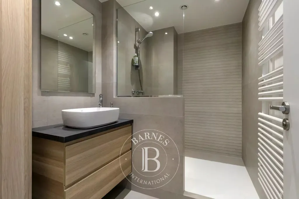 Bathrooms - Fully Furnished Flat with Balconies in Paris
