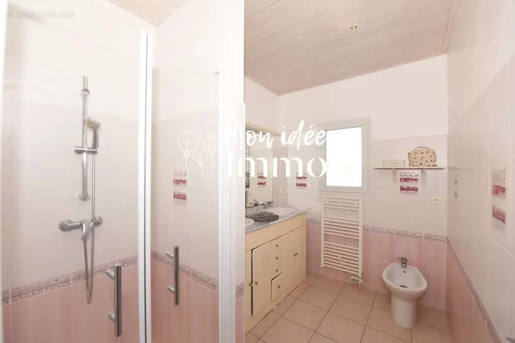 Salles de bain - Maison Plain-Pied 3 Chambres au Calme à L'Épine