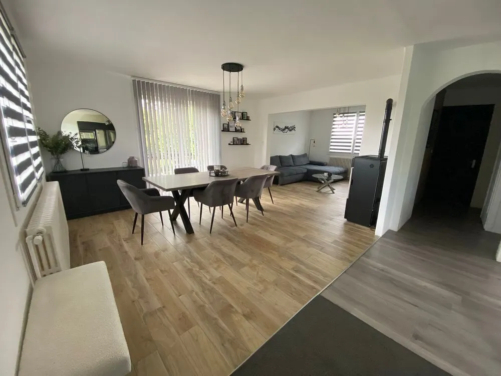 Salle à manger - Maison Rénovée avec Jardin à Dole