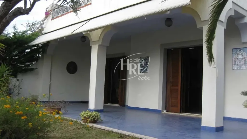 Terrass - Villa with Pool in Exclusive Park, Bonifati