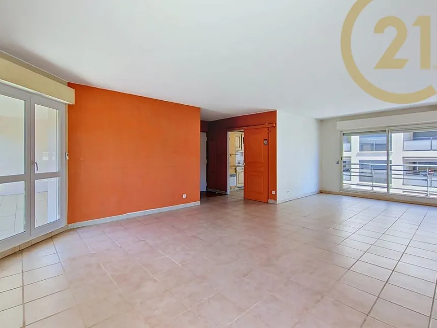 Elutuba - City Centre Apartment with Terrace in Saint-Raphaël