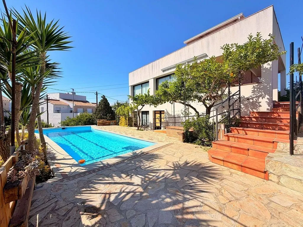 Bassein - Chalet with Pool and Terrace in Canyelles