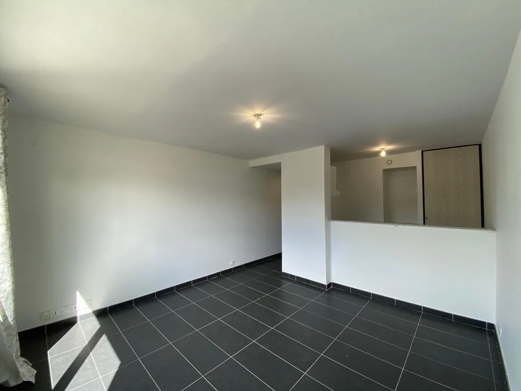 Toad - 2-Bedroom Flat with Private Parking in Saint-Joseph