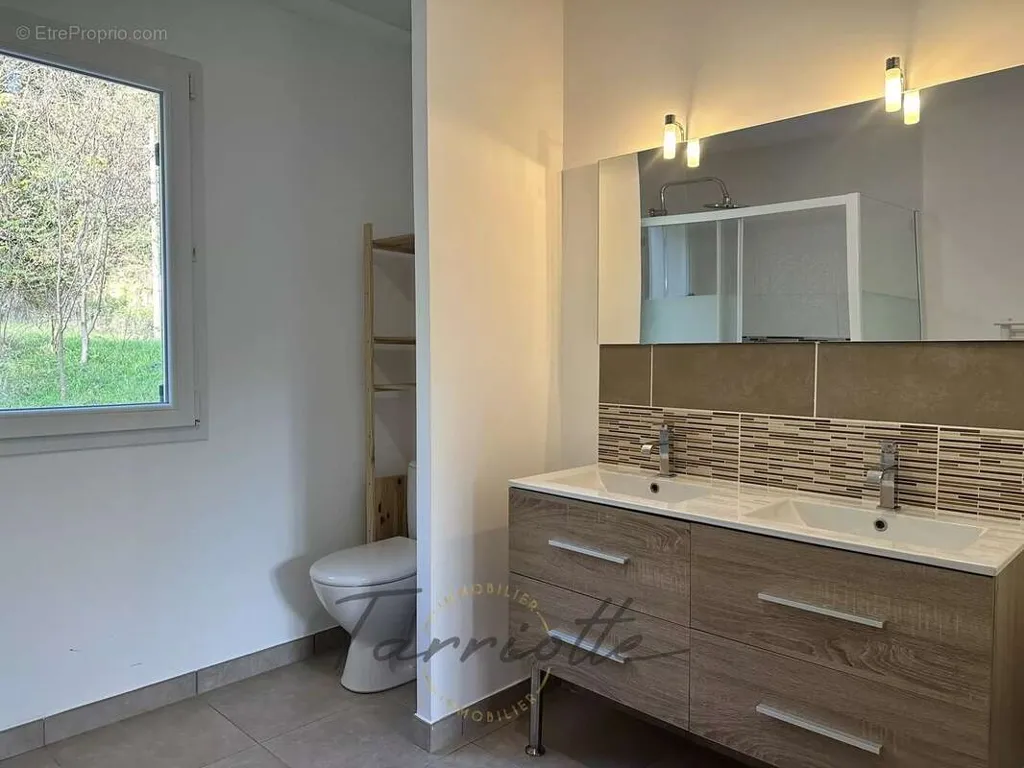 Bathrooms - Villa with Garden in Montélimar